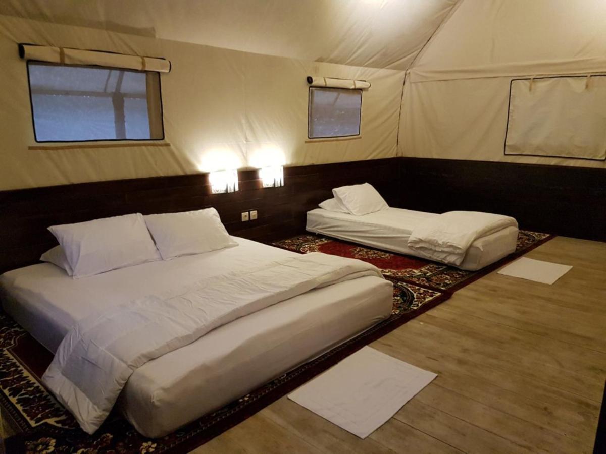 Lawu Forest Camp Sarangan Eksteriør billede